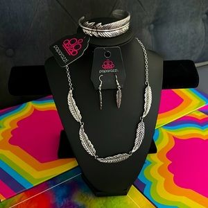 Paparazzi jewelry, Necklace Light Flight Silver/Tran-QUILL-ity - Silver bracelet